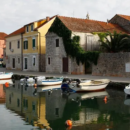 Pensión Mediteran Hvar - Modern And Restaurant, Vrboska