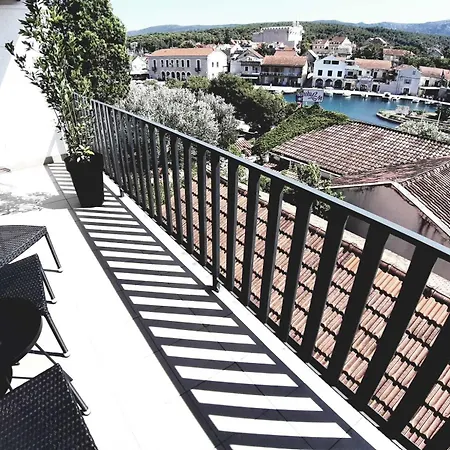 Pensión Mediteran Hvar - Modern And Restaurant, Vrboska