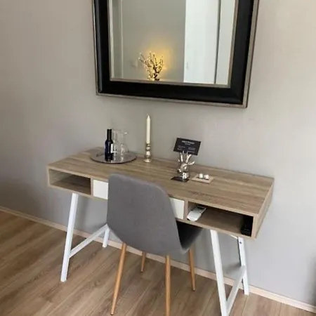 Pensión Mediteran Hvar - Modern And Restaurant,