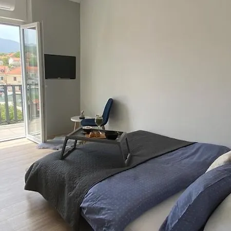 Mediteran Hvar - Modern Rooms&restaurant,